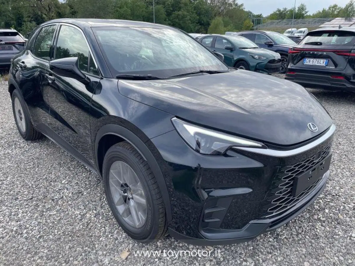 Lexus LBX nuova a Perugia (3)
