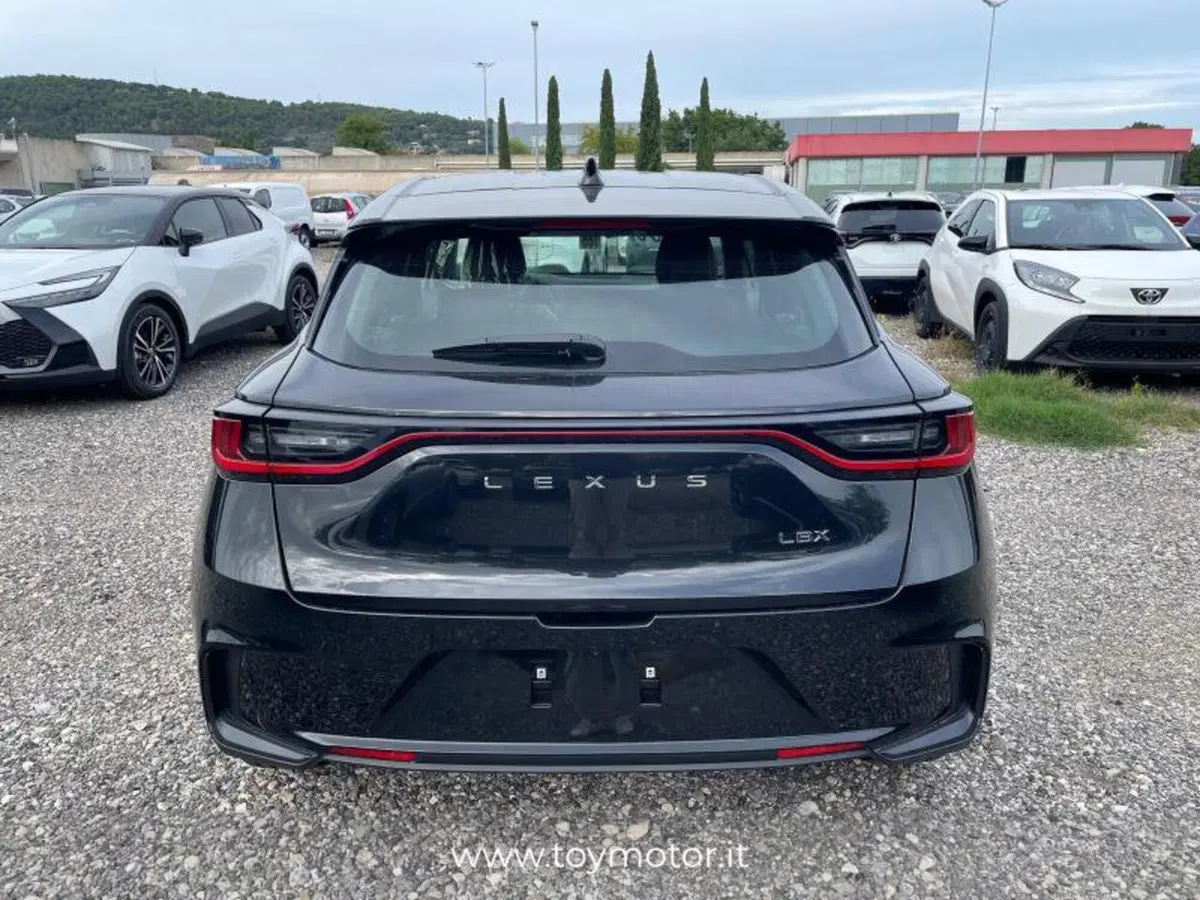 Lexus LBX nuova a Perugia (5)