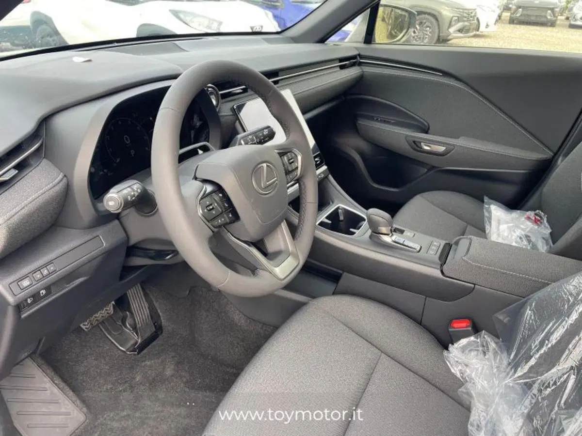 Lexus LBX nuova a Perugia (8)