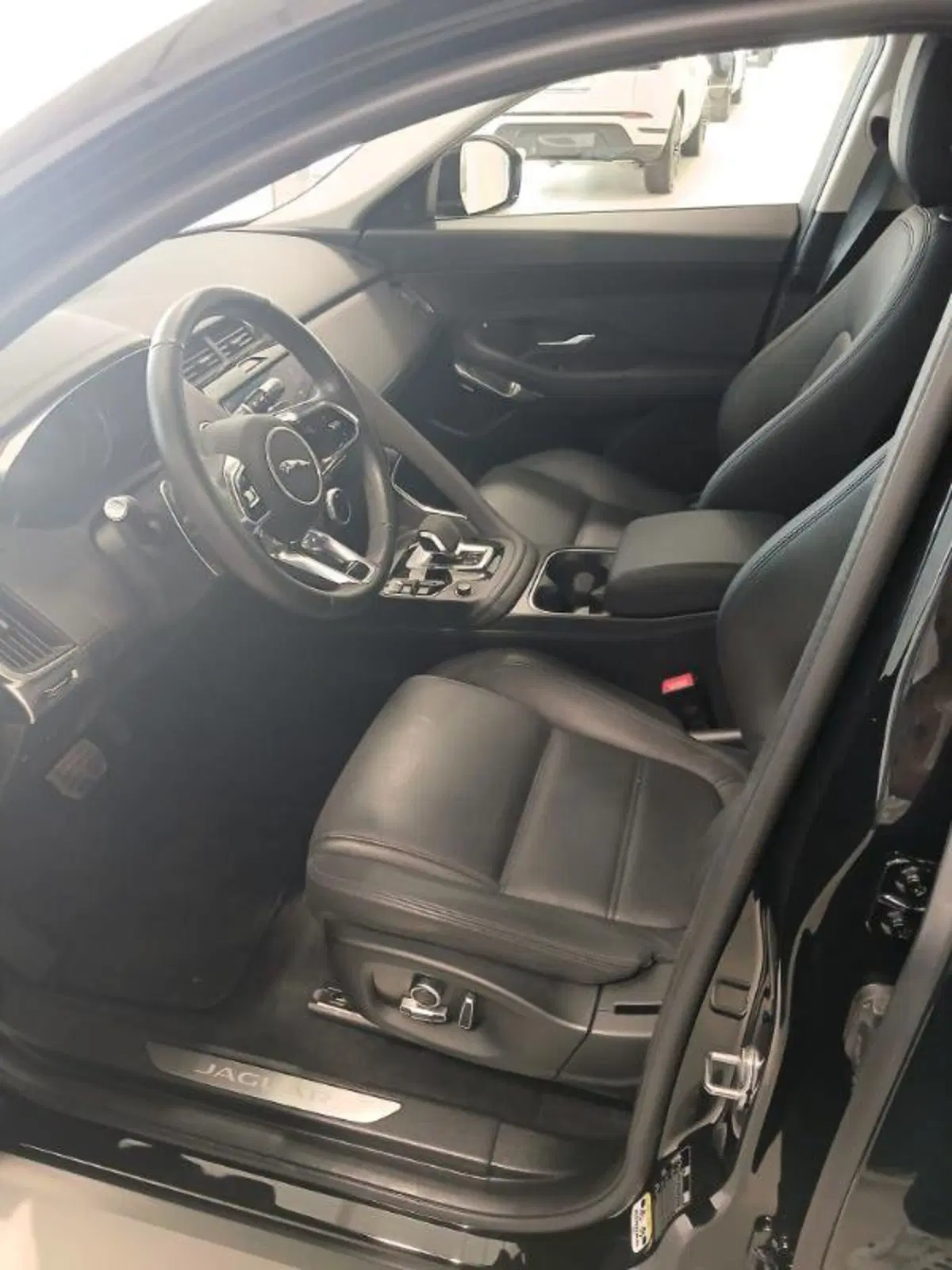 Jaguar E-Pace usata a Venezia (12)