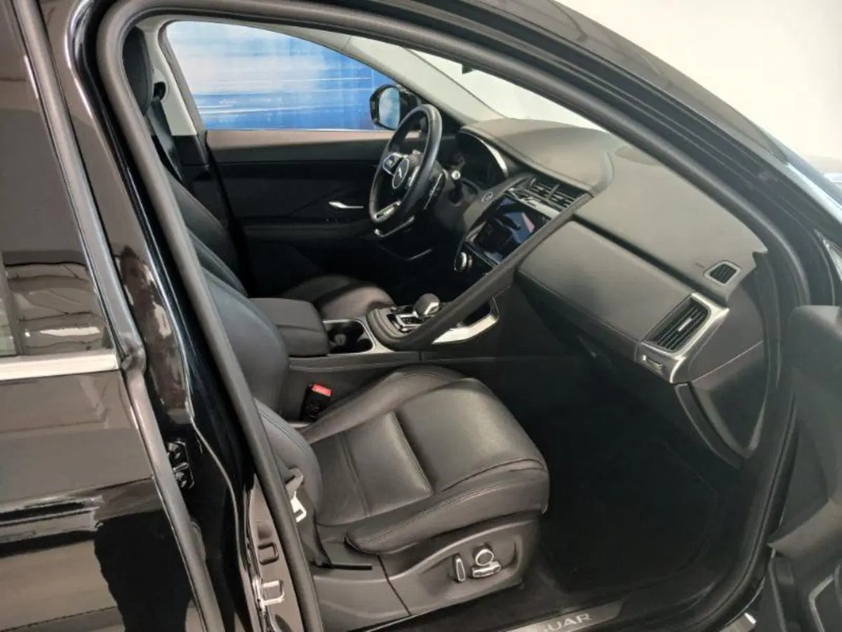 Jaguar E-Pace usata a Venezia (16)