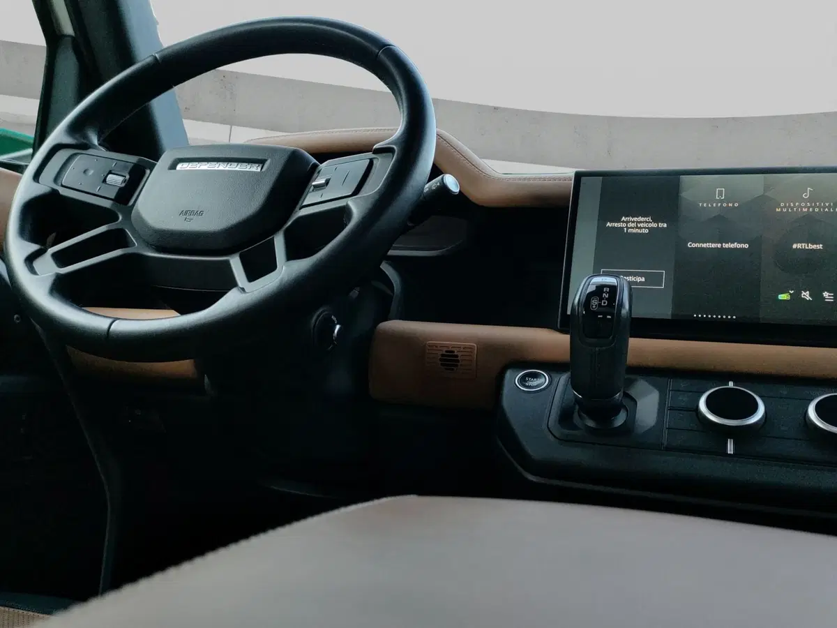 Land Rover Defender usata a Lecco (10)