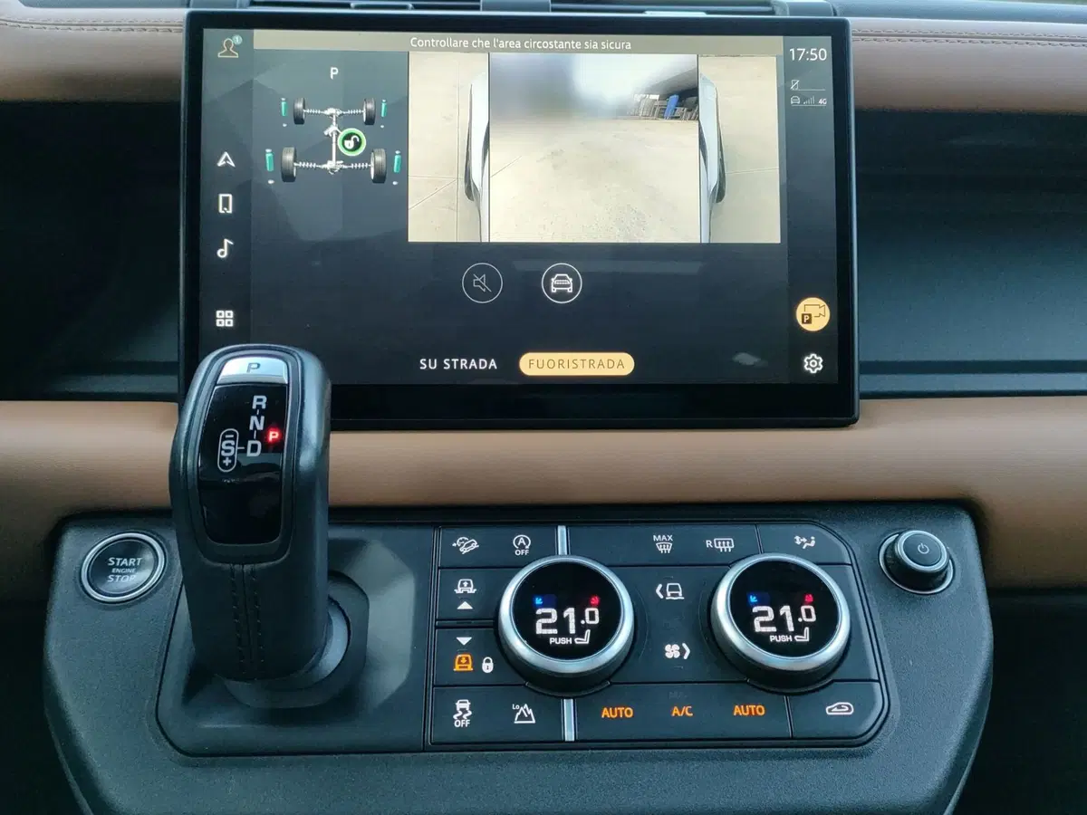 Land Rover Defender usata a Lecco (19)