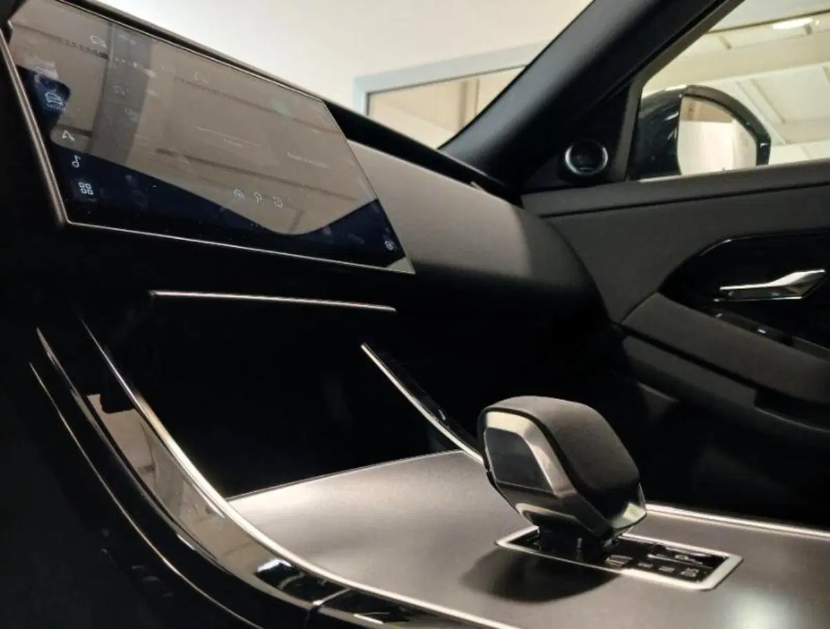 Land Rover Range Rover Evoque usata a Venezia (11)