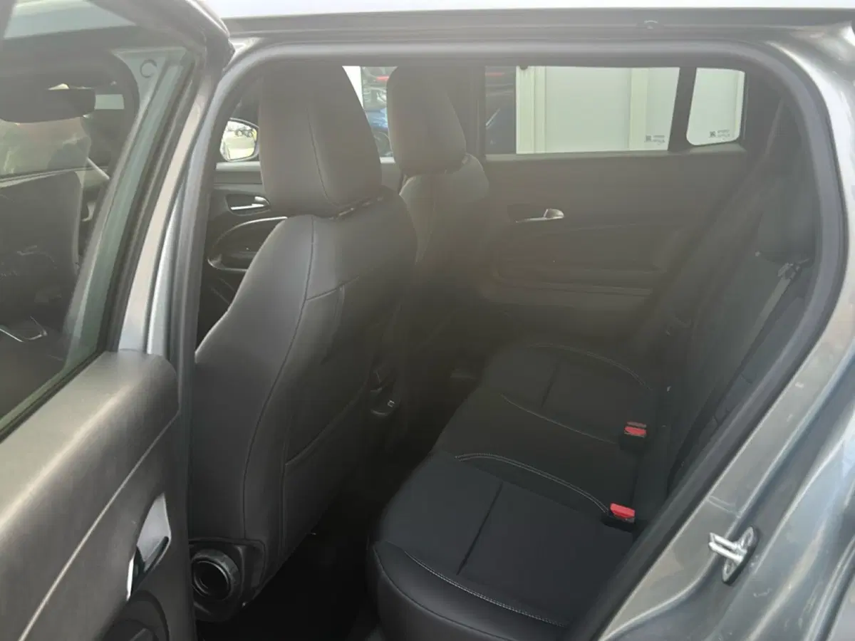 Jeep Avenger nuova a Roma (12)