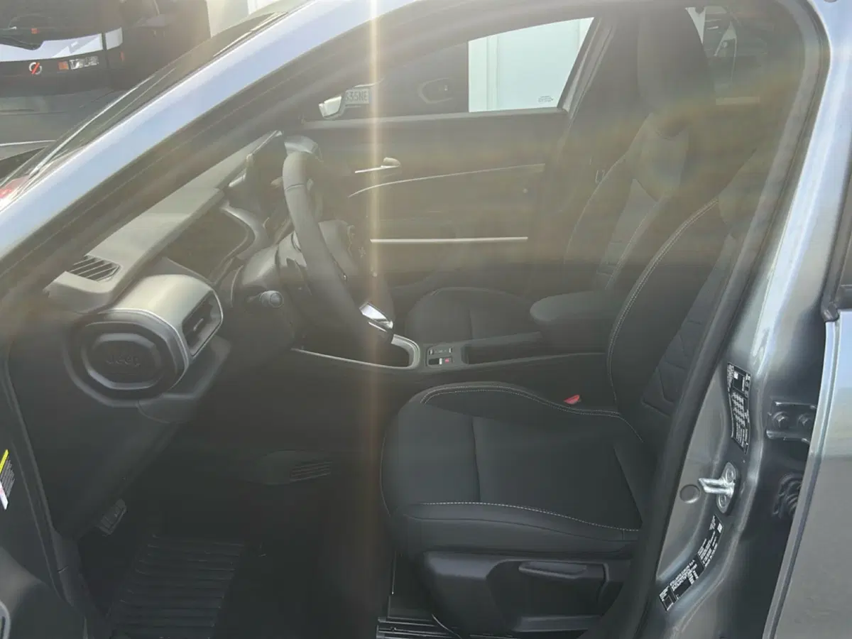 Jeep Avenger nuova a Roma (13)