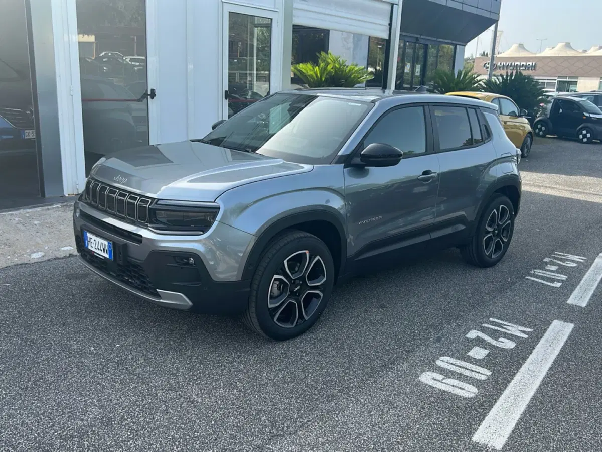 Jeep Avenger nuova a Roma (8)