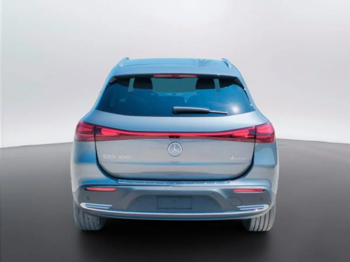 Mercedes-Benz EQA nuova a Teramo (4)