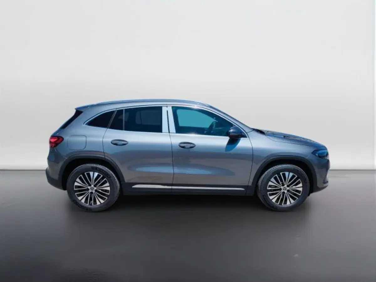 Mercedes-Benz EQA nuova a Teramo (7)