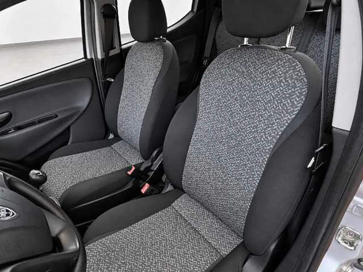 Lancia Ypsilon usata a Brescia (17)
