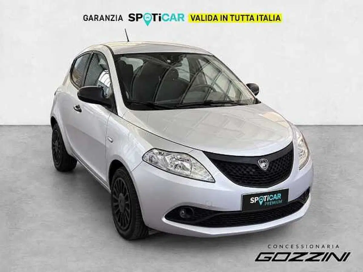 Lancia Ypsilon usata a Brescia (4)