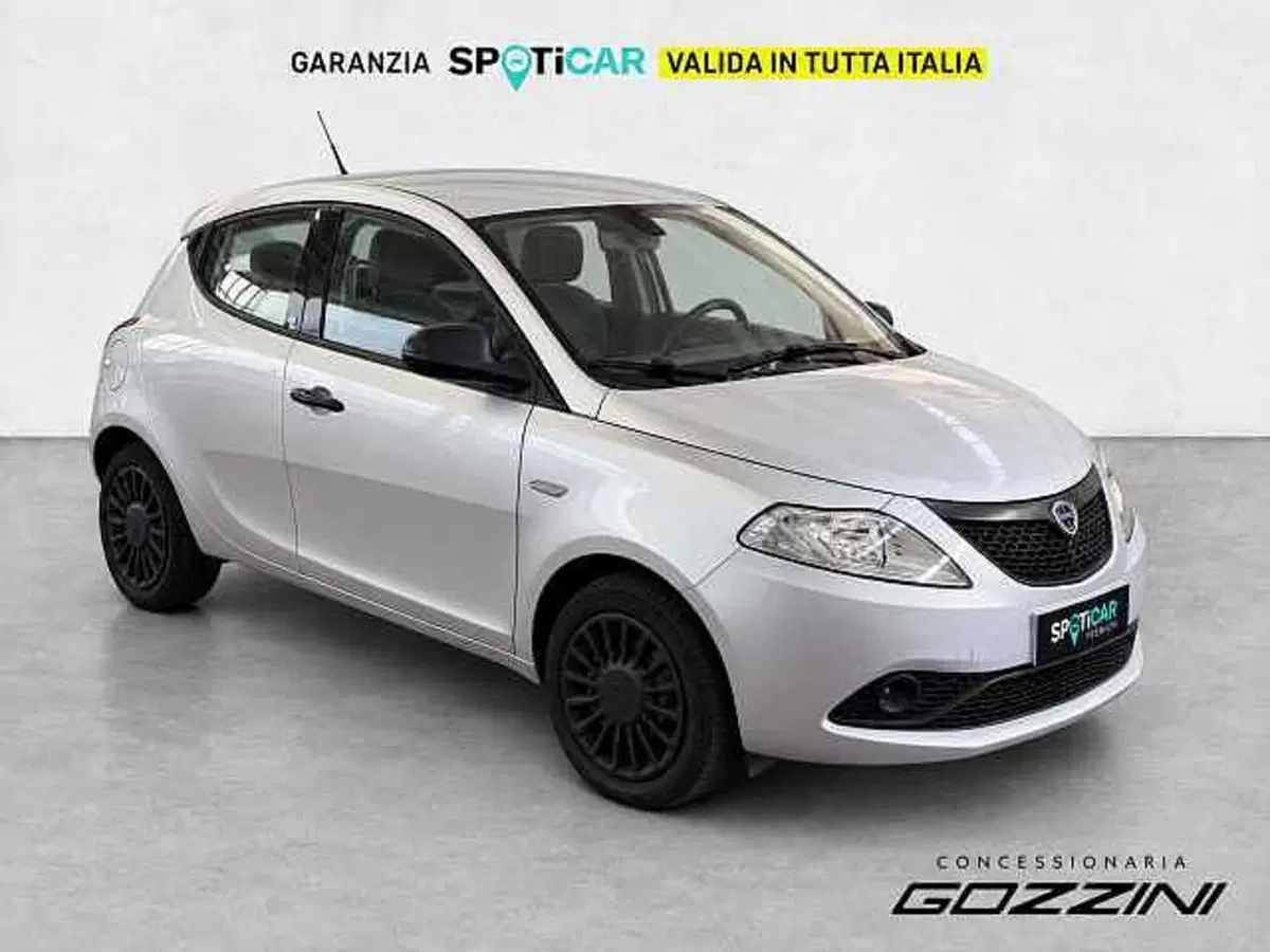 Lancia Ypsilon usata a Brescia (5)