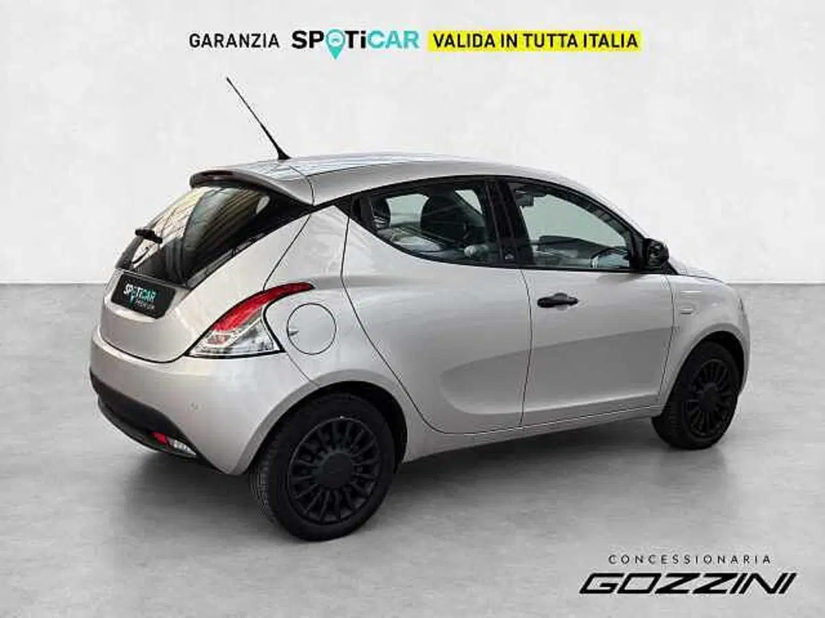 Lancia Ypsilon usata a Brescia (7)