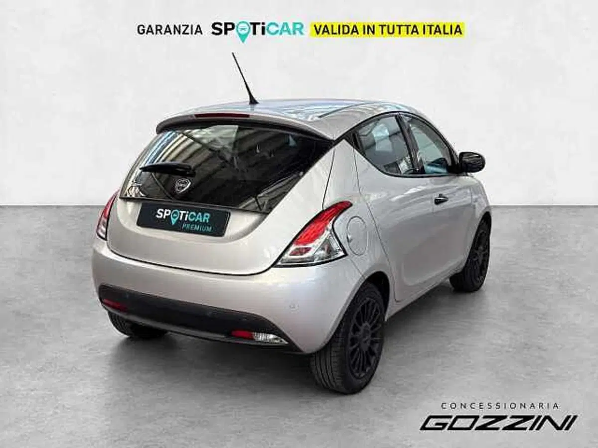 Lancia Ypsilon usata a Brescia (8)