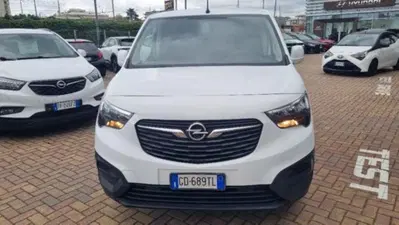Opel Combo Furgone Cargo 1.5 Diesel 100CV S&S PC 1000kg Edition del 2020 usata a Savona