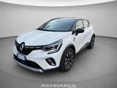 Renault Captur Plug-in Hybrid E-Tech 160 CV Techno del 2023 usata a Udine