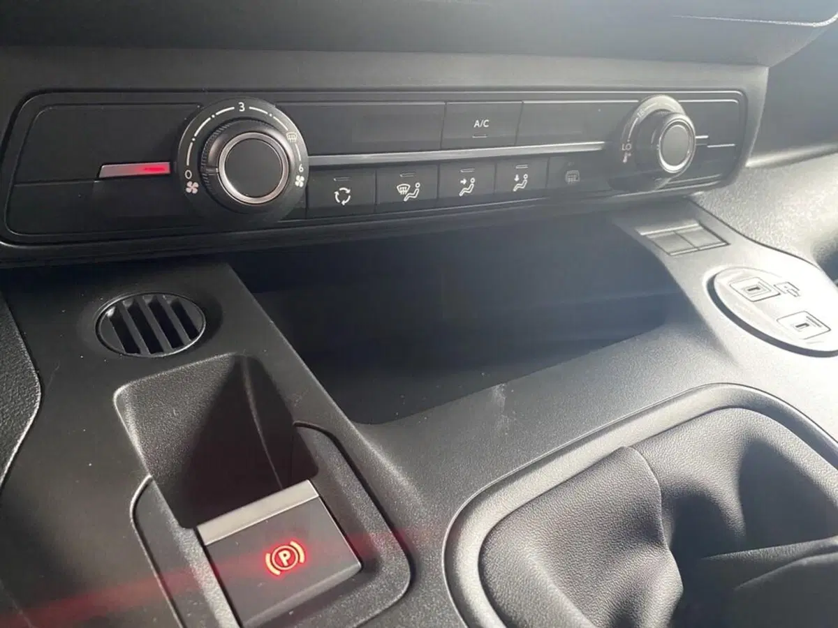 Peugeot Partner Furgone nuova a Torino (10)