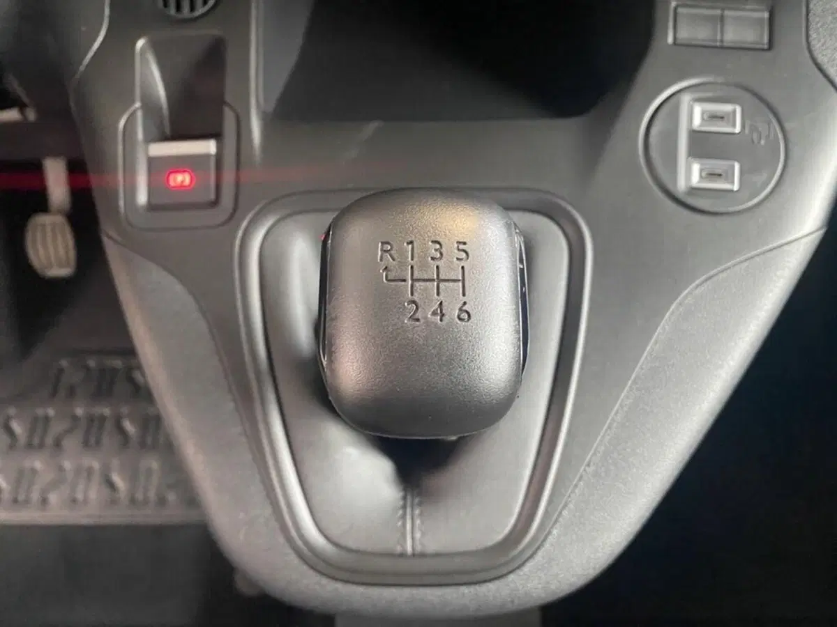 Peugeot Partner Furgone nuova a Torino (11)
