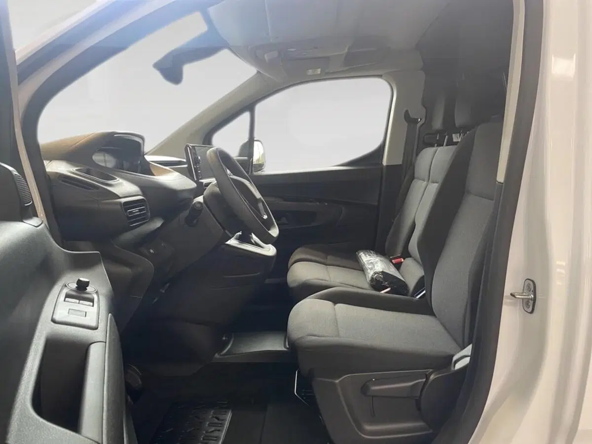 Peugeot Partner Furgone nuova a Torino (7)