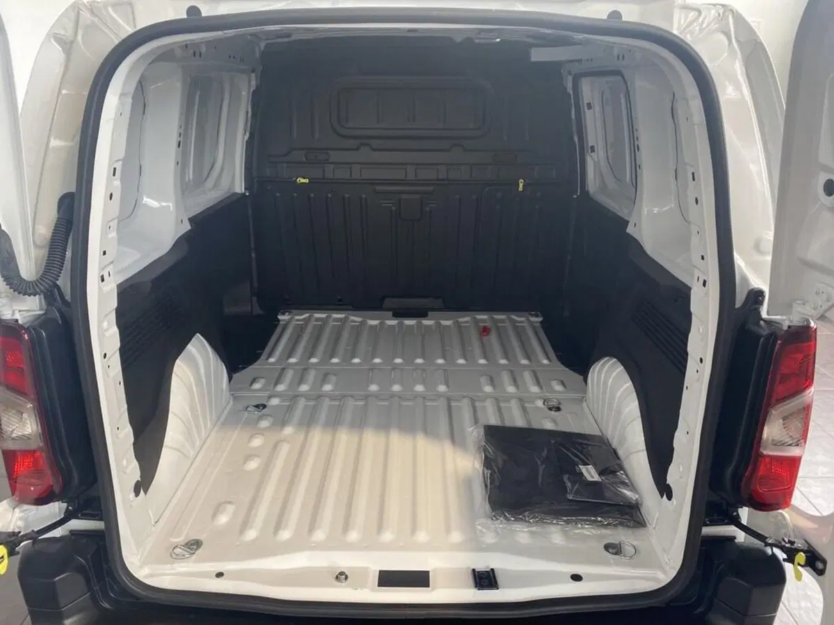 Peugeot Partner Furgone nuova a Torino (8)