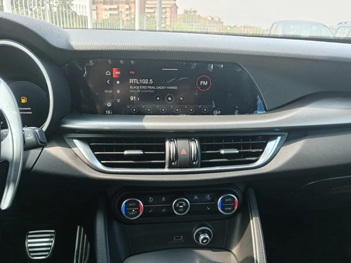 Alfa Romeo Stelvio nuova a Alessandria (13)