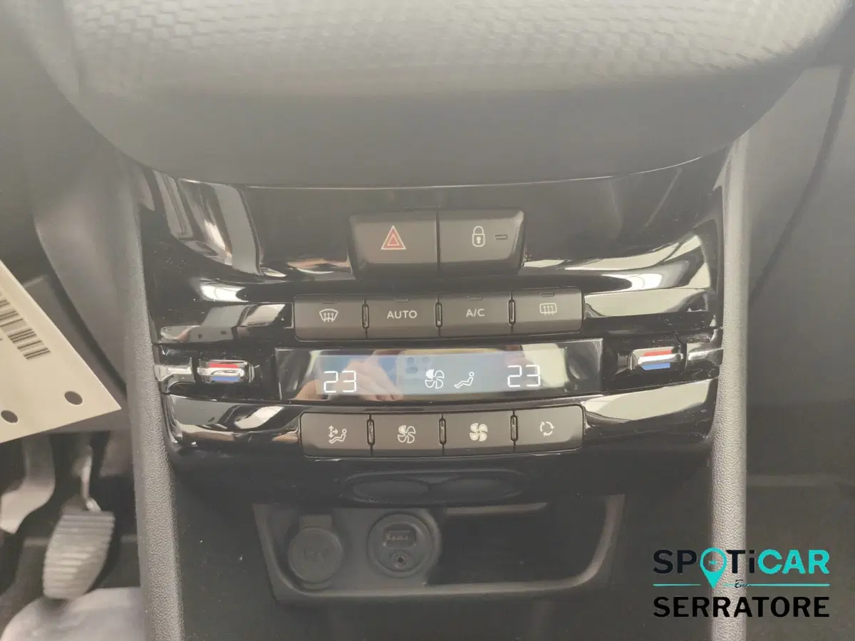 Peugeot 208 usata a Como (16)