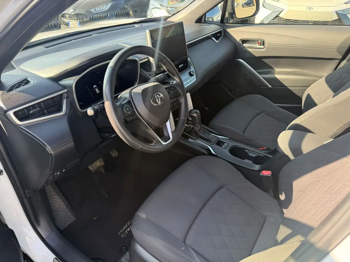 Toyota Corolla Cross usata a Piacenza (8)