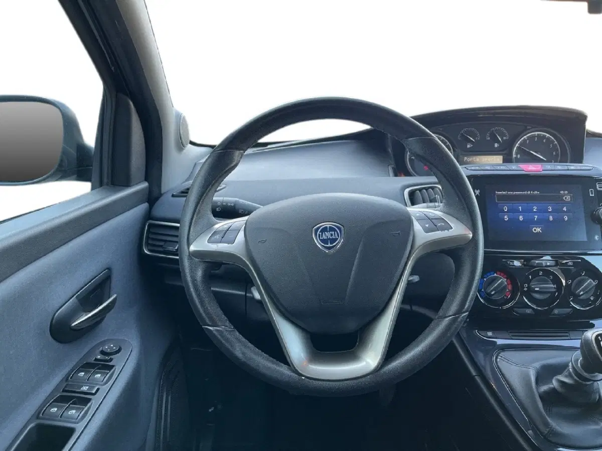 Lancia Ypsilon usata a Torino (10)