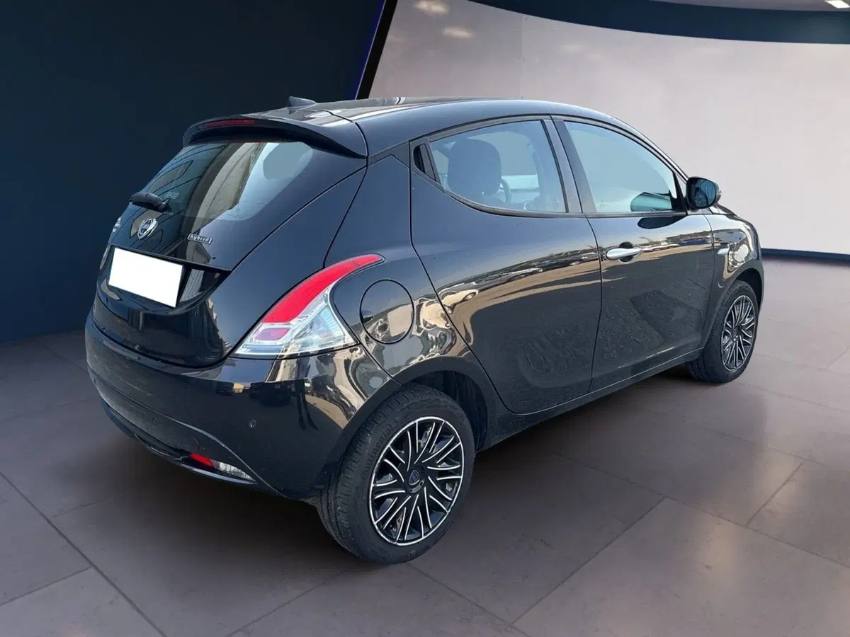 Lancia Ypsilon usata a Torino (6)