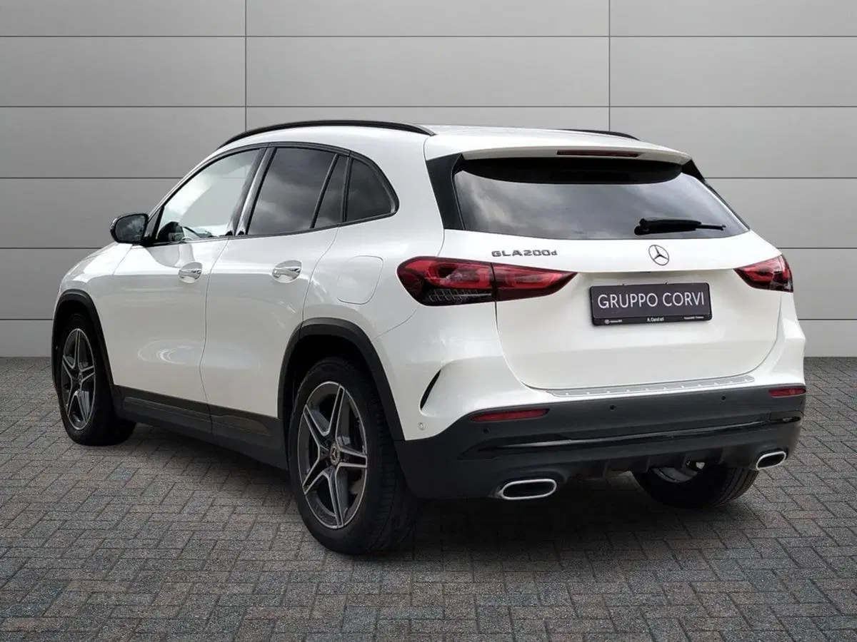 Mercedes-Benz GLA SUV usata a Roma (4)