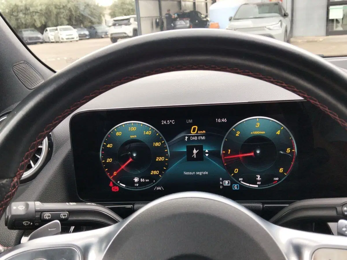 Mercedes-Benz GLA SUV usata a Roma (8)