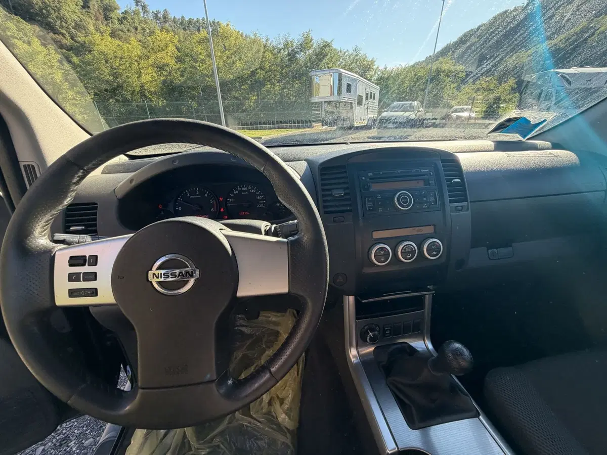 Nissan Navara usata a La Spezia (10)