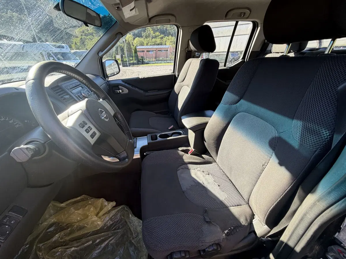 Nissan Navara usata a La Spezia (9)