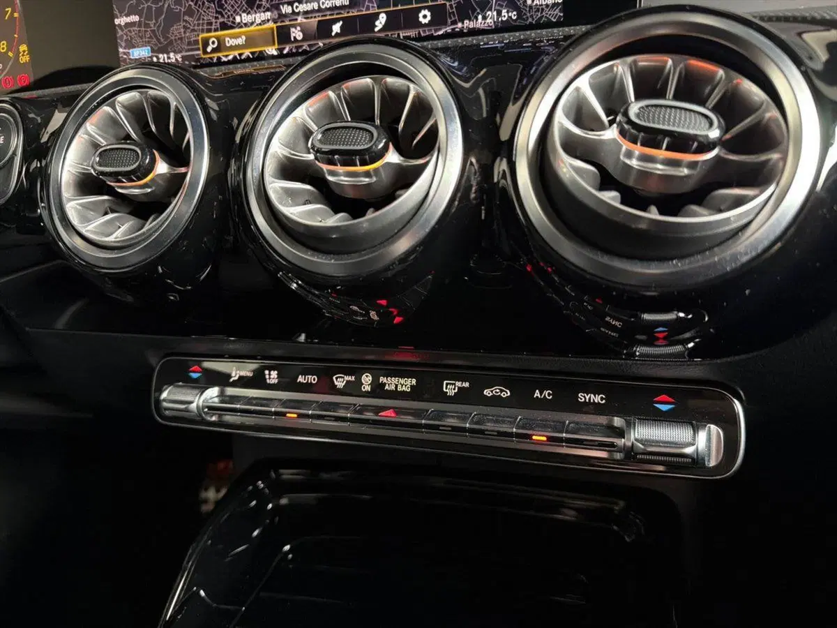 Mercedes-Benz CLA Shooting Brake usata a Bergamo (14)