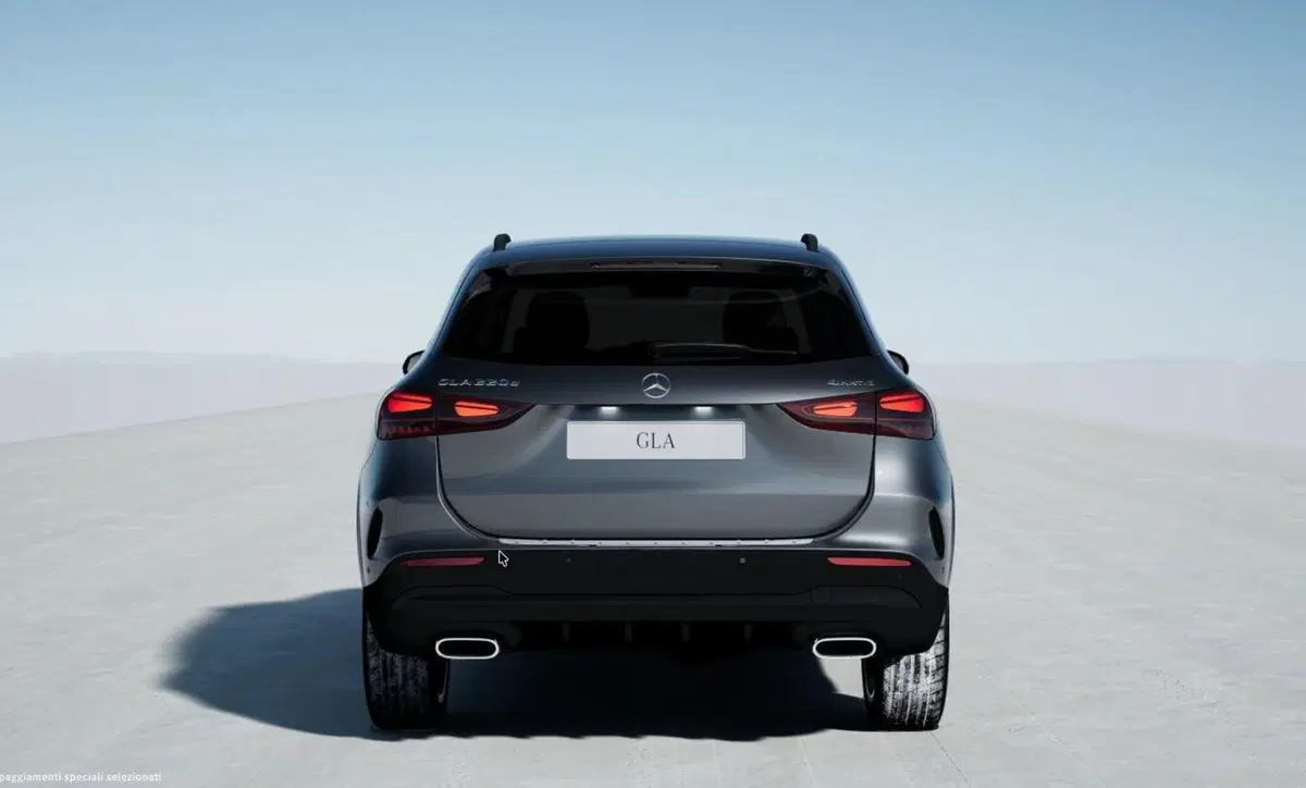 Mercedes-Benz GLA SUV nuova a Bergamo (4)
