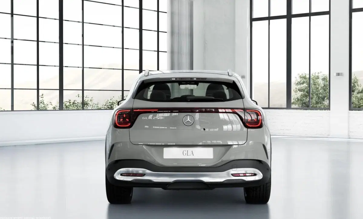 Mercedes-Benz GLA SUV nuova a Bergamo (2)