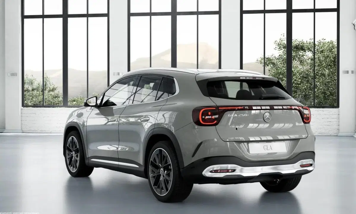 Mercedes-Benz GLA SUV nuova a Bergamo (3)