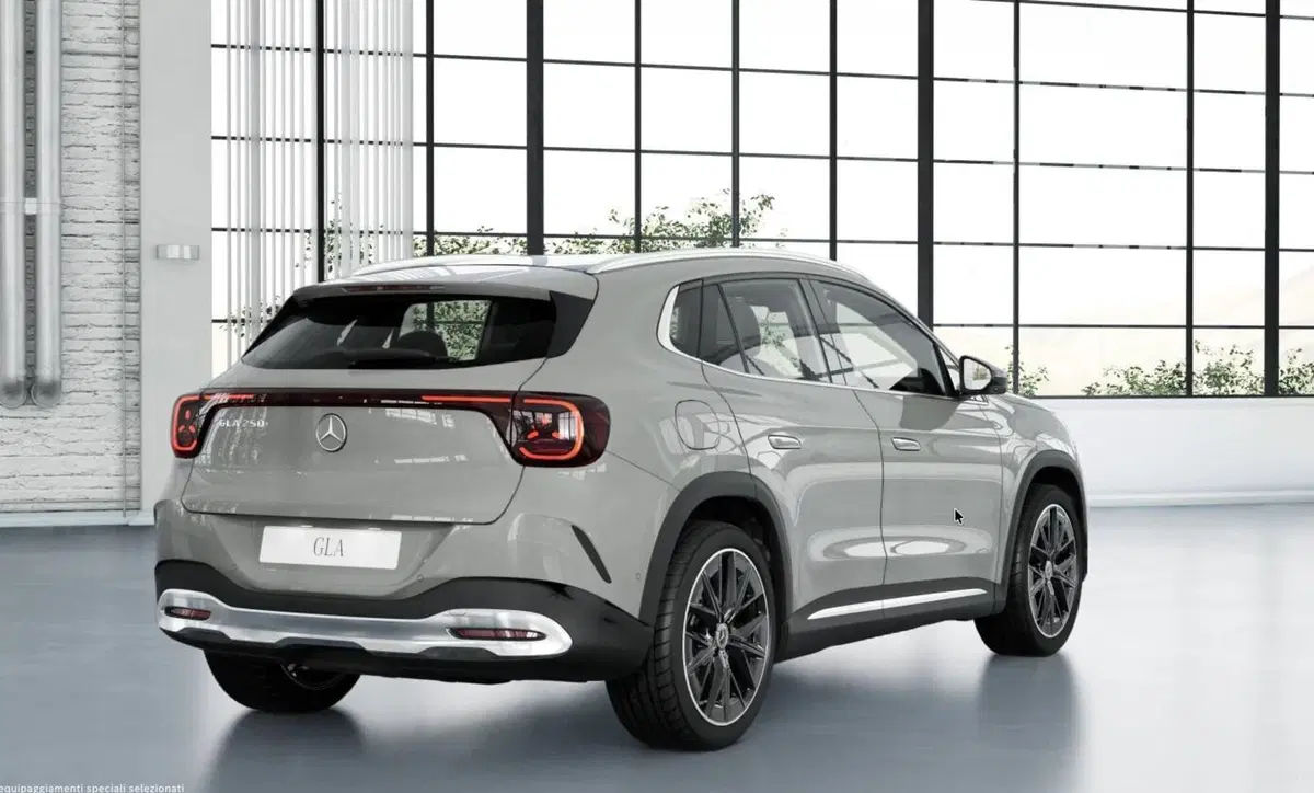 Mercedes-Benz GLA SUV nuova a Bergamo (4)