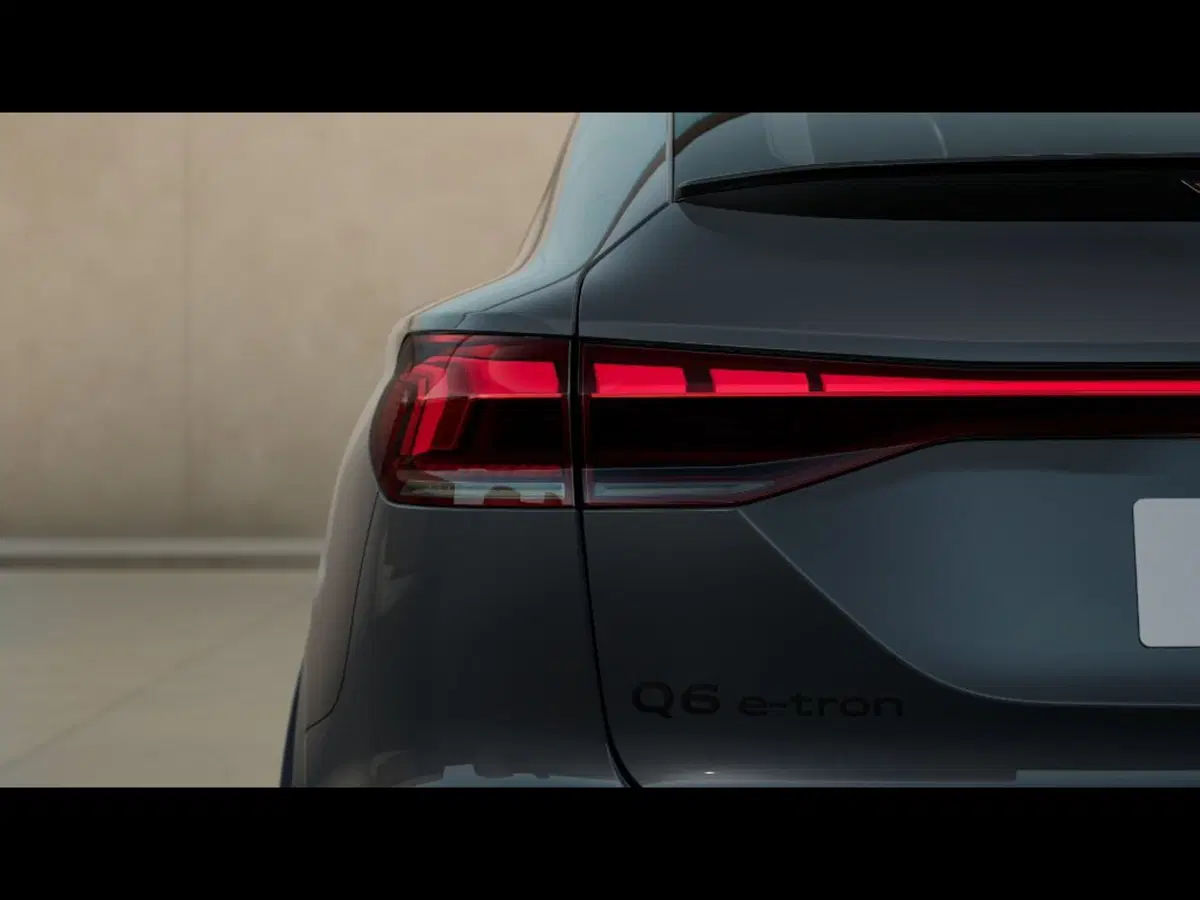 Audi Q6 Sportback nuova a Livorno (7)