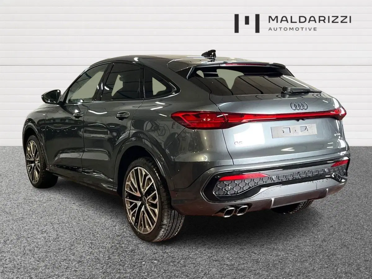 Audi Q5 Sportback nuova a Bari (4)