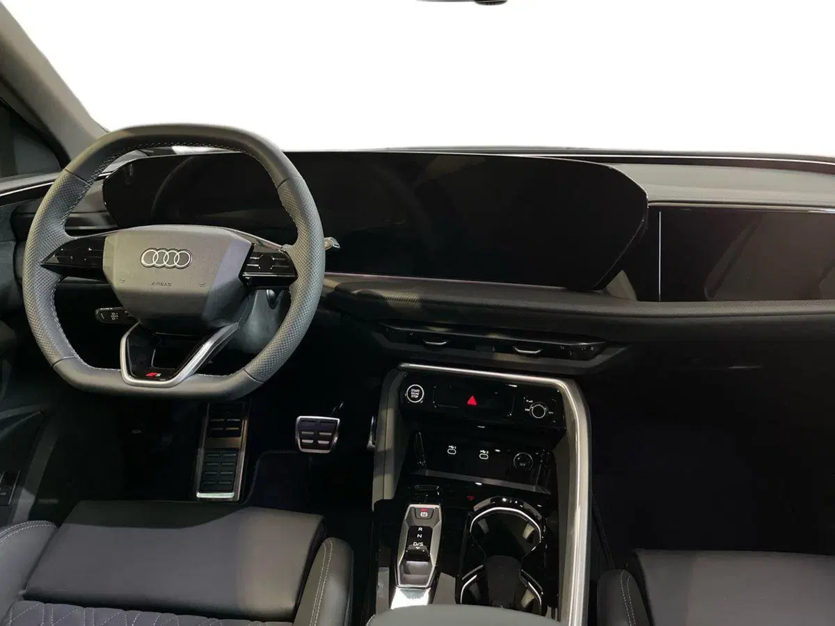 Audi Q5 Sportback nuova a Bari (8)