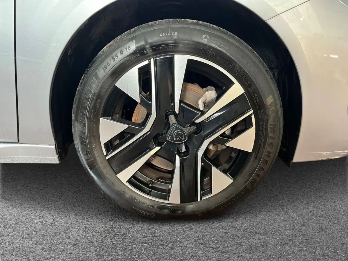 Peugeot 208 usata a Bari (6)