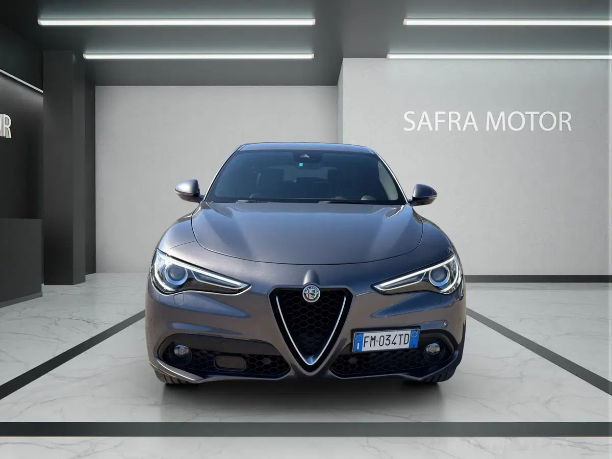 Alfa Romeo Stelvio usata a Cosenza (2)