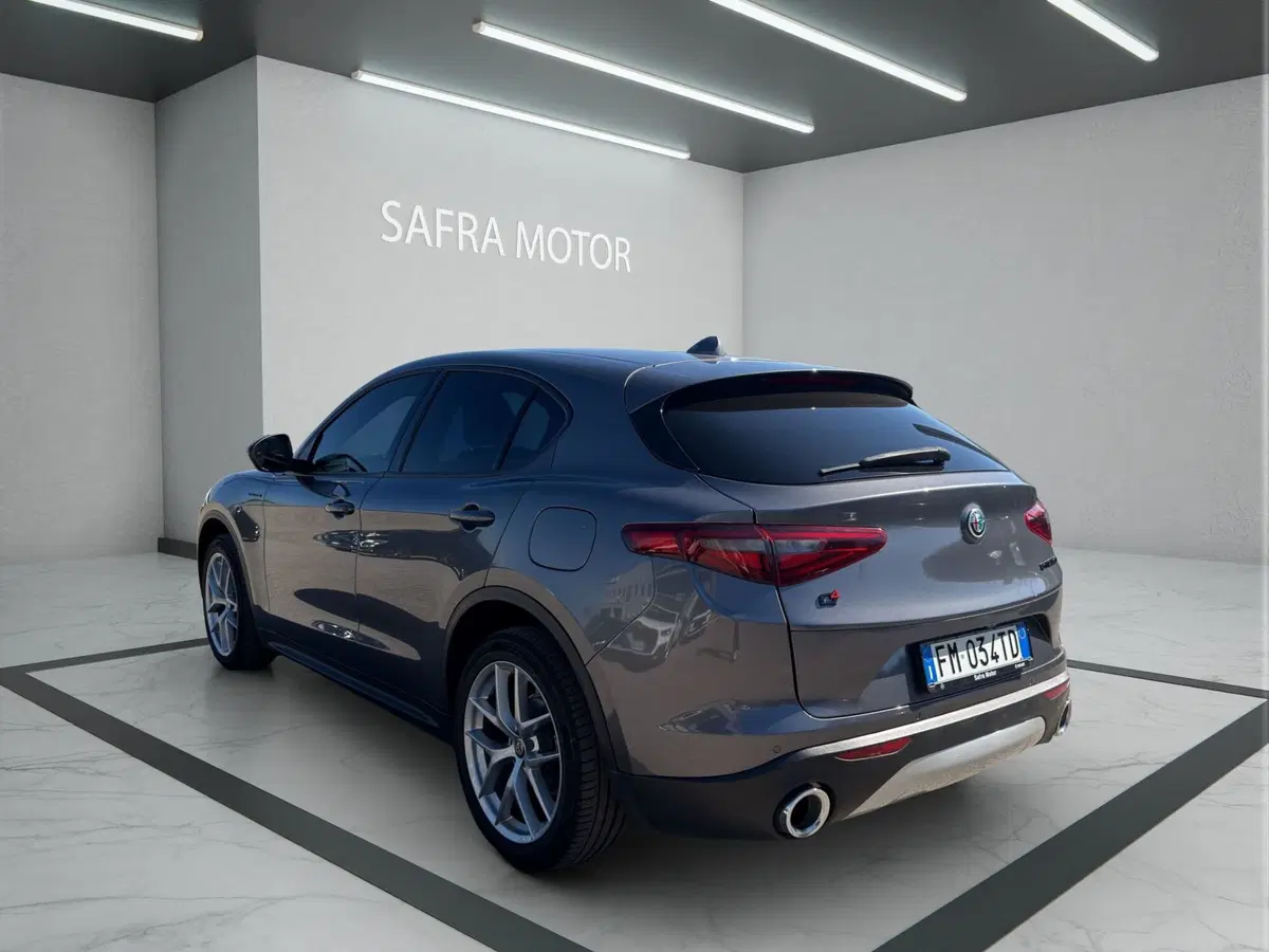 Alfa Romeo Stelvio usata a Cosenza (4)