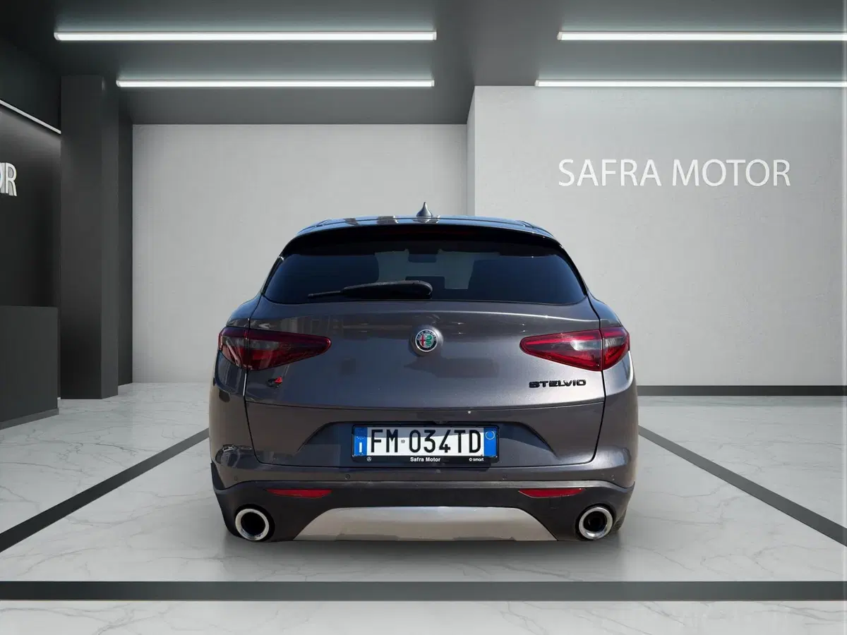 Alfa Romeo Stelvio usata a Cosenza (5)