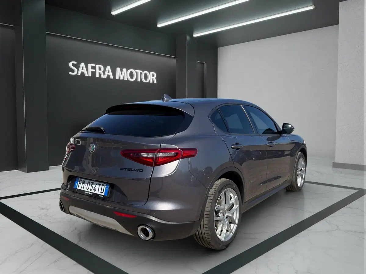 Alfa Romeo Stelvio usata a Cosenza (6)