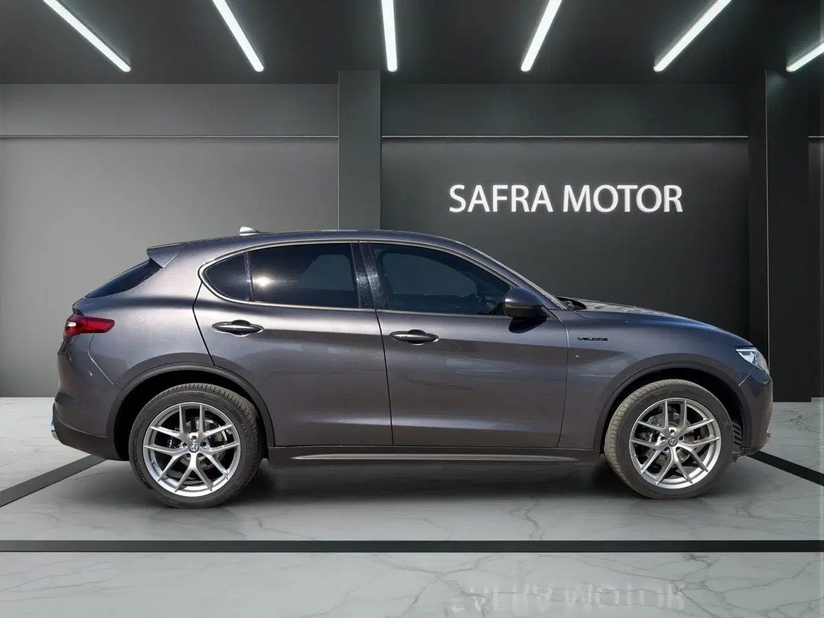 Alfa Romeo Stelvio usata a Cosenza (7)
