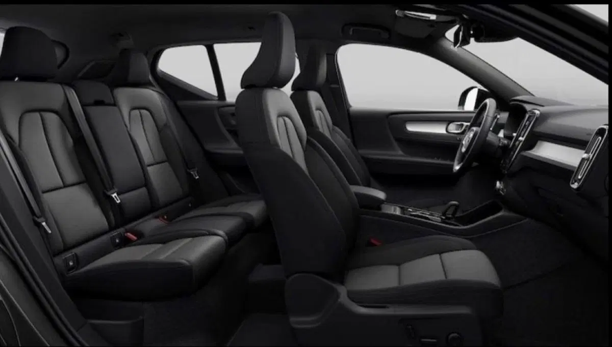 Volvo XC40 nuova a Como (12)