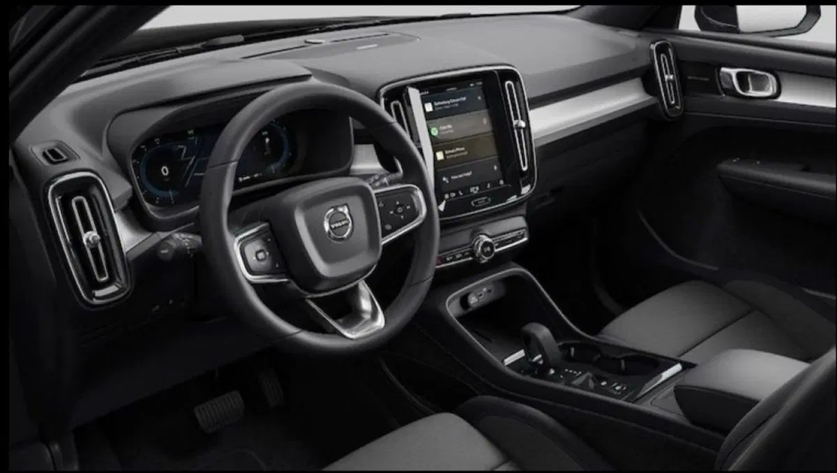 Volvo XC40 nuova a Como (8)