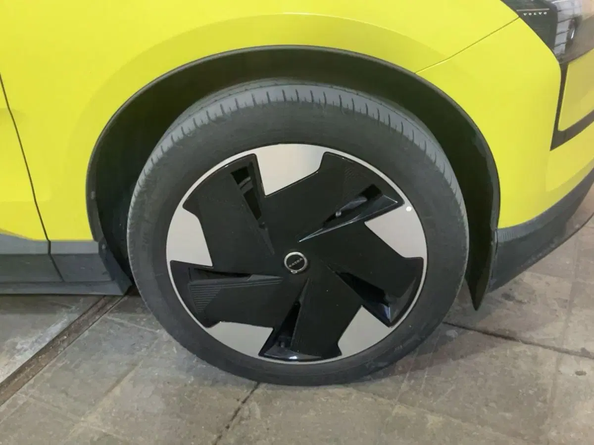 Volvo EX30 usata a Como (5)